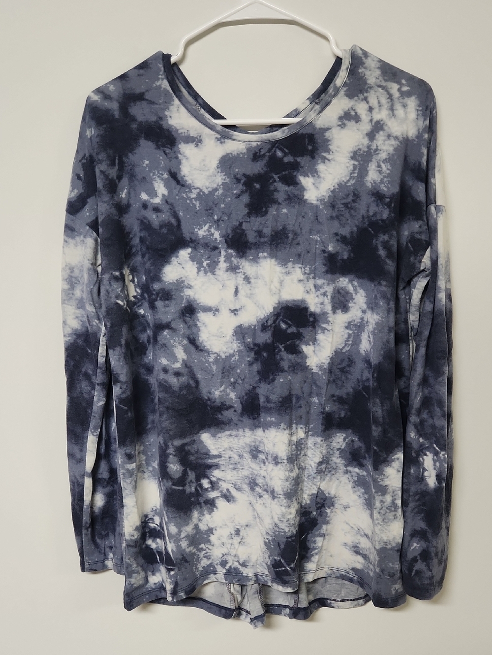 Tie-Dye Long Sleeve Tee in Navy and White